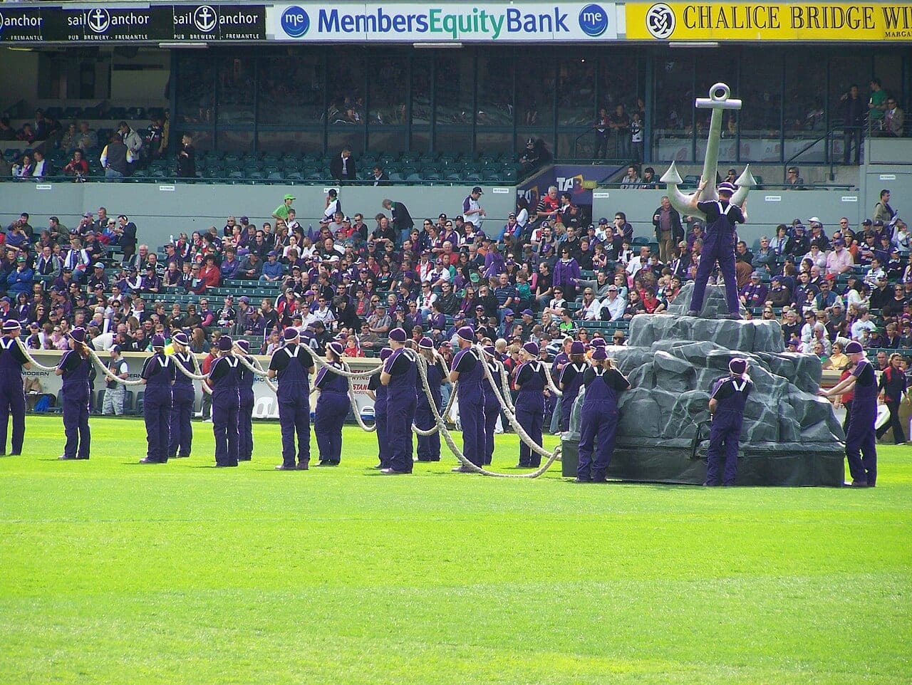 AFLW players in action during a Fremantle v St Kilda match (file photo).